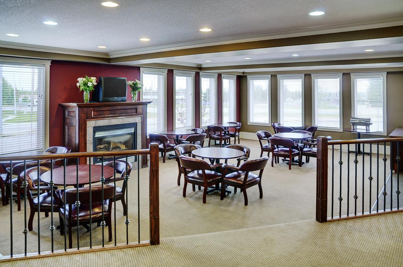 Lakeview Inns & Suites - Edson Airport West Екстериор снимка